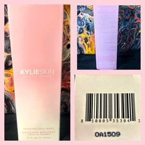 Kylie Cosmetics Makeup - Kylie Skin Face Wash/ Original MakeUp Eraser Kylie Cosmetics Makeup - Kylie Skin Face Wash/ Original MakeUp Eraser